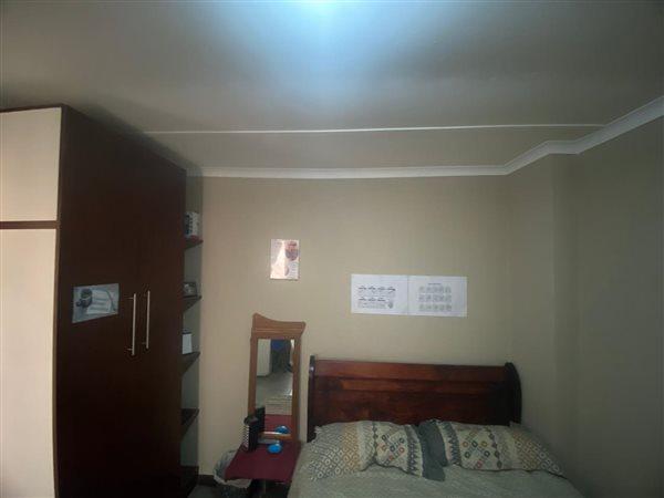 5 Bedroom Property for Sale in Rondevlei Park Western Cape